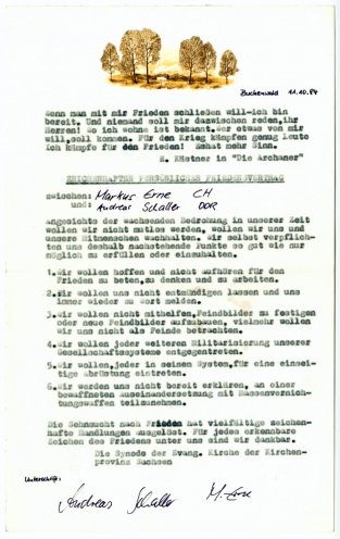 Auch Markus Erne aus der Schweiz und Andreas Schaller aus der DDR schließen einen Persönlichen Friedensvertrag ab (11. Oktober 1984). Quelle: Robert-Havemann-Gesellschaft