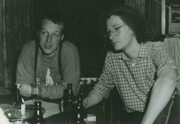 Michael Heinisch (links) zusammen mit Dirk Moldt 1988 in den Räumen der Erlösergemeinde. Quelle: Privat