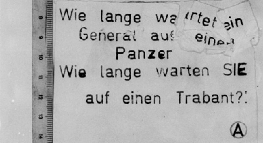 Ein Leutnant der Kriminalpolizei hat am 7. April 1983 diese Flugblätter in der Berliner S-Bahn gefunden und gesichert. Die Untersuchung der Staatssicherheit ergab, dass die Flugblätter mit einem Kinderstempelkasten Famos 305 hergestellt wurden.