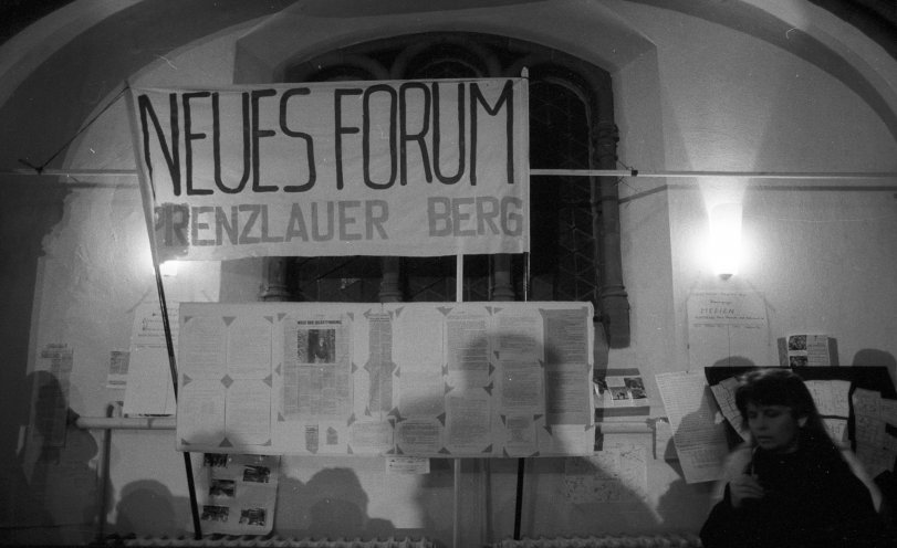 Gründungstreffen des Neuen Forums Berlin-Prenzlauer Berg in der Gethsemanekirche am 10. November 1989. Quelle: Robert-Havemann-Gesellschaft/Andreas Kämper