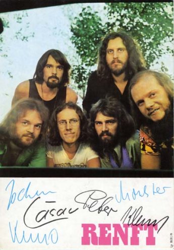 Die Klaus Renft Combo solidarisiert sich mit Gerulf Pannach und wird so selbst zum Ziel der Stasi. Am 22. September 1975 wird die Band kurzerhand verboten. Autogrammkarte von Renft aus dem Jahr 1974.