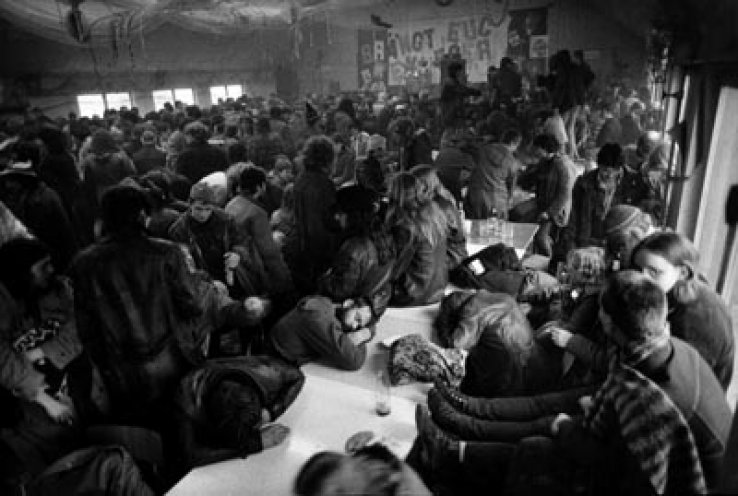 Ein beliebter Treffpunkt für Tramper ist der Karneval in Wasungen (hier in den 1980er Jahren).