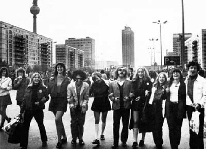 Im Sommer 1973 steht Ost-Berlin im Zeichen der X. Weltfestspiele der Jugend und Studenten.