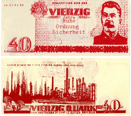 Zum 40. Jahrestag der DDR gerät eine neue Währung in Umlauf: der 40-Quark-Schein. Auf der Vorderseite ist der sowjetische Diktator Stalin abgebildet, auf der Rückseite ein durch Waldsterben entnadelter Wald, dessen Silhouette in ein Industriegebiet...