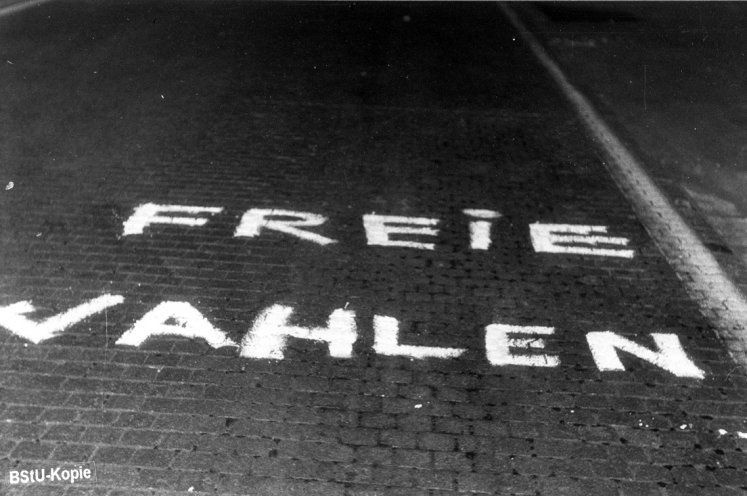„Freie Wahlen“: Demonstration in Halle/Saale im Herbst 1989. Quelle: BStU, MfS, Ast. Halle, Abt. VII, Fo. 18