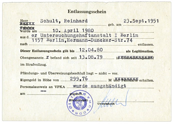 Acht Monate Haft wegen „öffentlicher Herabwürdigung“: Hier der Entlassungsschein von Reinhard Schult aus der Untersuchungshaftanstalt Berlin (1980). Quelle: Robert-Havemann-Gesellschaft / RHG_Fak_0061