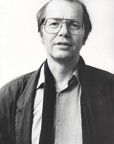 Wie viele andere namhafte Künstlerinnen und Künstler unterzeichnet auch der Schriftsteller Volker Braun 1976 den Offenen Brief gegen die Ausbürgerung des Liedermachers Wolf Biermann. Im Bild: Volker Braun zu Beginn der 1990er Jahre. Quelle: Robert-Havemann-Gesellschaft/Hans...