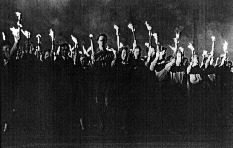 Der gewaltige Fackelzug der FDJ am 11. Oktober 1949.