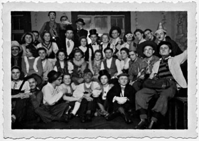 In der sächsischen Stadt Werdau bildet sich 1950 eine Widerstandsgruppe, der etwa 20 Personen angehören, unter ihnen drei Oberschülerinnen und zwölf Oberschüler. „Wir sehnen uns nach Frieden, nach der Einheit Deutschlands in Freiheit – wählt...
