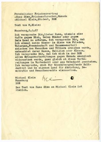 Am 8. Februar 1987 vereinbaren der Friedensforscher Hans Sinn aus Kanada und der Student Michael Kleim aus Naumburg einen Persönlichen Friedensvertrag. Michael Kleim verspricht Hans Sinn unter anderem, niemals eine Waffe gegen ihn, seine Kinder oder...