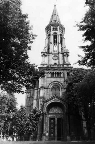 Ein Ort des organisierten Widerstands, der Hoffnung und der Ermutigung: die Zionskirche im Ostberliner Bezirk Prenzlauer Berg. In den Kellerräumen des angrenzenden Gemeindehauses findet die Umwelt-Bibliothek Platz und Schutz für ihre Arbeit.