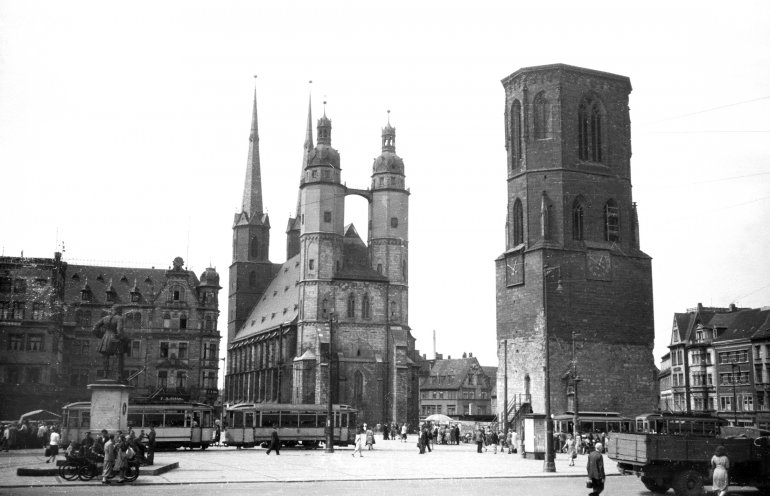 Der Marktplatz von Halle zu Beginn der 1950er Jahre. Quelle: Bildarchiv Foto Marburg
