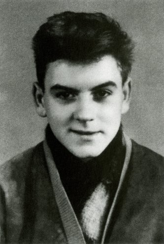 Im östlich von Berlin gelegenen Strausberg gründet Michael Gartenschläger gemeinsam mit einigen Mitschülern 1960 einen Ted-Herold-Fanklub. Regelmäßig fahren die Schüler nach West-Berlin zu Konzerten und genießen das freie Großstadt leben. Seit...