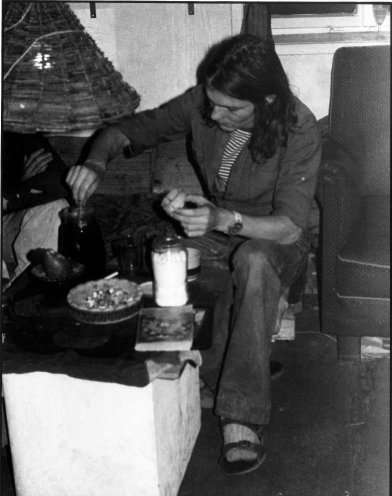 Matthias Domaschk in seiner Wohnung Am Rähmen 3 in Jena 1976. Quelle: Robert-Havemann-Gesellschaft/Renate Ellmenreich/RHG_Fo_HAB_11256