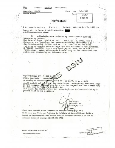 Wegen der angeblichen Herabwürdigung von staatlichen Symbolen wird am 2. September 1982 der Haftbefehl gegen Roland Jahn erlassen. Quelle: Bundesarchiv / Stasi-Unterlagen-Archiv, MfS BV Gera AU 728/83 Gerichtsakte Band 1, Blatt 24