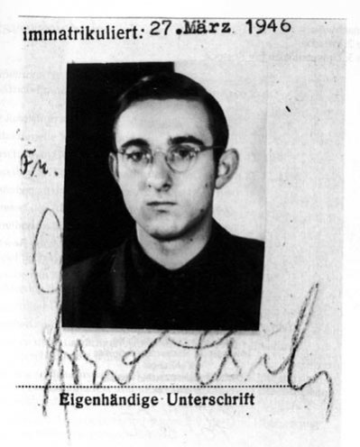 Studentenausweis der Universität Rostock von Arno Esch. Kurz vor seinem ersten juristischen Staatsexamen wird Esch zusammen mit anderen zumeist liberalen Studenten am 18. Oktober 1949 von der sowjetischen Geheimpolizei verhaftet.