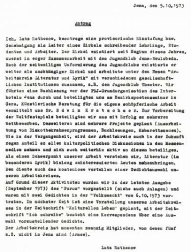 1973 initiiert der 21-jährige Autor Lutz Rathenow in seiner Wohnung den Zirkel Literatur und Lyrik. Drei Monate später zieht der Kreis ins Kulturhaus Jena-Neulobeda. Hier können auch „inoffizielle“ Autoren auftreten. Am 5. Oktober 1973 stellt Lutz...