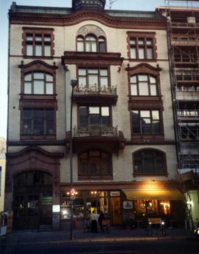 Sitz des Senders Radio 100 in der Potsdamer Straße in West-Berlin, aufgenommen in den 1990er Jahren.