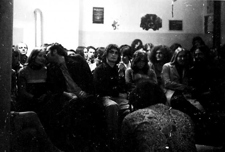 Eine der vielen Veranstaltungen in den Räumen der Jungen Gemeinde Jena-Stadtmitte um 1973/74. Quelle: Robert-Havemann-Gesellschaft / RHG_Fo_HAB_15306