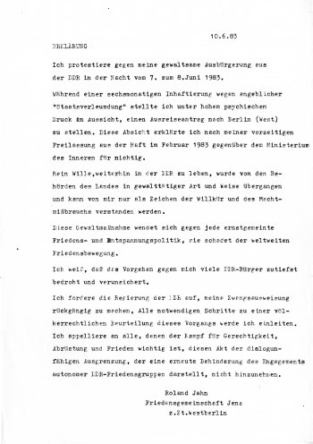10. Juni 1983: „Ich fordere die Regierung der DDR auf, meine Zwangsausweisung rückgängig zu machen.“ Zwei Tage nach seiner gewaltsamen Ausbürgerung in die Bundesrepublik gibt Roland Jahn diese Erklärung ab. Quelle: Robert-Havemann-Gesellschaft
