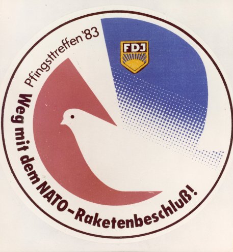 Emblem zum Pfingsttreffen der FDJ, 1983. Quelle: ullstein bild - Bildarchiv
