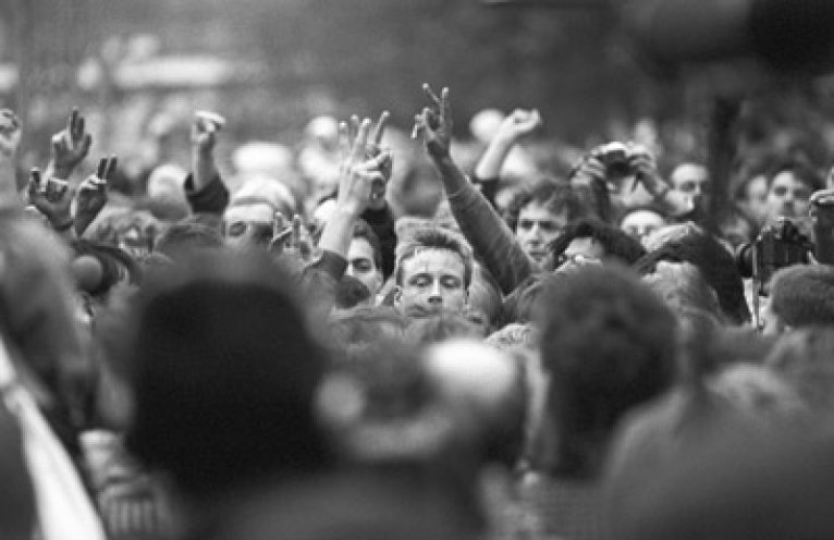 Demonstranten am 7. Oktober 1989 auf dem Alexanderplatz.