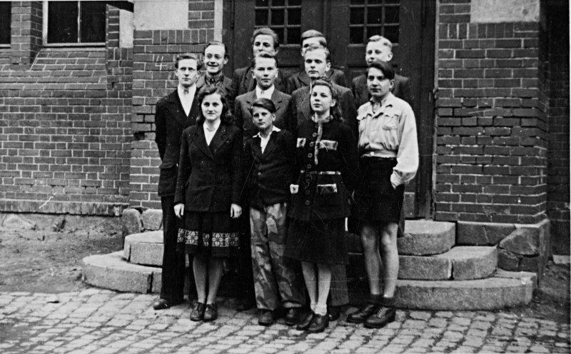 Der 17-jährige Oberschüler Ludwig Hayne (ganz links) mit seinen Klassenkameraden an der Karl-Marx-Oberschule Altenburg im Jahre 1949. Ludwig Hayne wird zwei Jahre später in Moskau erschossen. Quelle: Robert-Havemann-Gesellschaft / RHG_Fo_HAB_20031