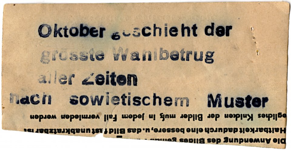 Spontaner Widerstand: Der 18-jährige Oberschüler Hermann Joseph Flade entschließt sich, ganz allein gegen die Scheinwahlen vom 15. Oktober 1950 zu protestieren. Mittels eines Schüler-Druckkastens entwirft er Flugblätter und verteilt sie kurz vor...