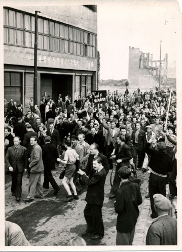Am 17. Juni 1953 demonstrieren am Potsdamer Platz Arbeiter für freie gesamtdeutsche Wahlen. Quelle: DHM