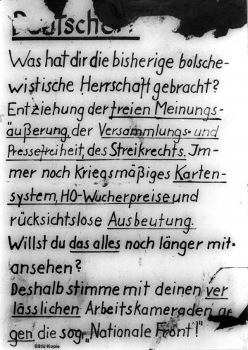 Wie bereits gegen die Volkskammerwahlen von 1950 wehren sich vor allem jugendliche Oppositionelle gegen die Wahlen vom 17. Oktober 1954. Der wiederholte Wahlschwindel der SED motiviert die Schülergruppe um Thomas Ammer, den langen Diskussionen nun Taten...