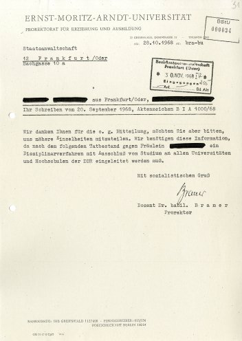 Schreiben der Ernst-Moritz-Arndt-Universität Greifswald vom 28. Oktober 1968, welches den Ausschluss von Gerlinde Becker vom Studium an allen Universitäten und Hochschulen der DDR ankündigt. Quelle: BStU, MfS, BV Frankfurt (Oder), AU 52/69, Bd. 7