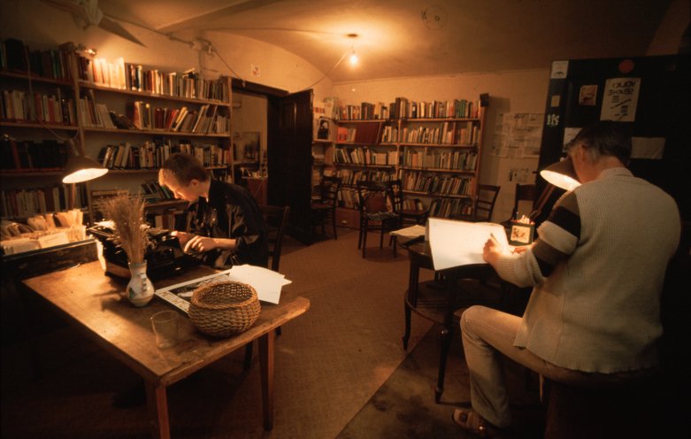 Geschützte Literatur: Bibliotheksraum der Umwelt-Bibliothek. Quelle: Harald Hauswald/OSTKREUZ