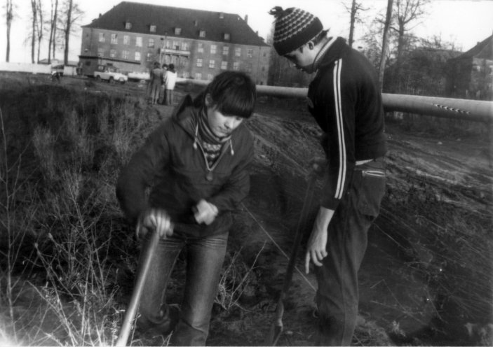 Unser Schwerin soll grüner werden: 50 Jugendliche pflanzen vom 16. bis 18. September 1979 etwa 5.000 Sträucher und Bäume. Quelle: Archiv Nikolaus Voss