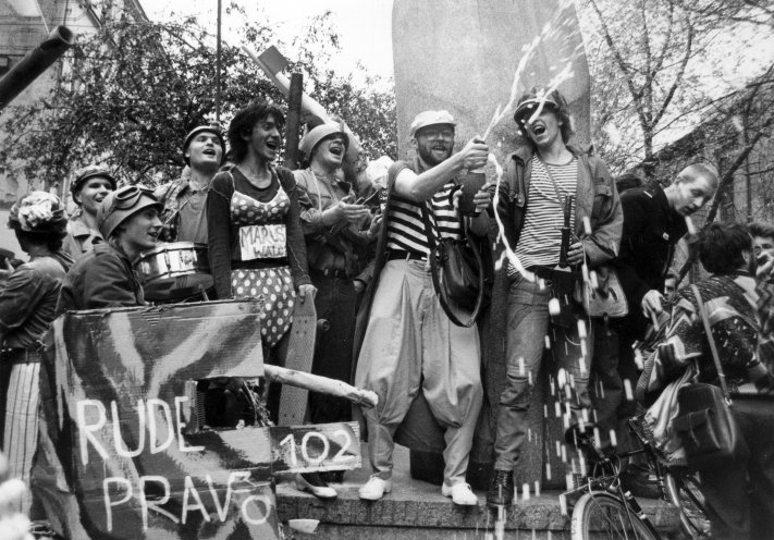 Happening der Orange Alternative am 10. Mai 1989 in Lodz. Quelle: KARTA-Archiv Warschau