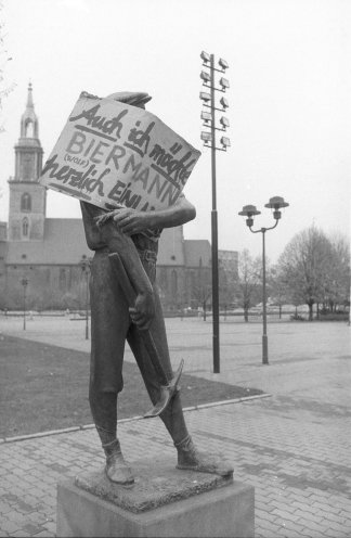 Demonstration durch die Ostberliner Innenstadt mit Abschlusskundgebung auf dem Alexanderplatz. Quelle: Robert-Havemann-Gesellschaft/Andreas Kämper