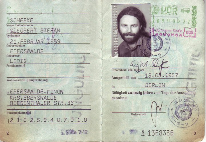 Ausweisdokument mit Stempel vom 9.11.1989, Grenzübergang Bornholmer Straße. Quelle: Robert-Havemann-Gesellschaft