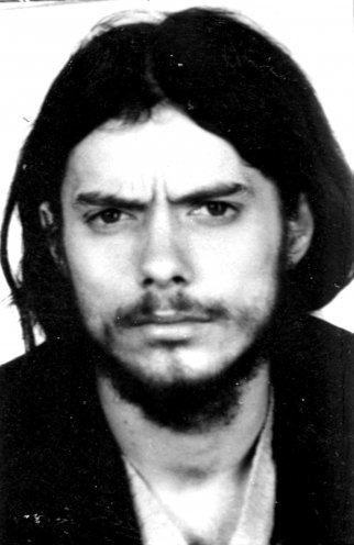 Passfoto von Christian Halbrock (1985). Dieses Foto verwendet das MfS in einer Dokumentation über die Mitglieder der UB. Quelle: BStU, MfS, BV Berlin Abt. XX - 2746