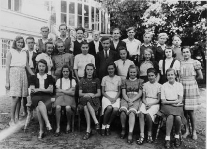 Klassenfoto der 9. Klasse der Carl von Ossietzky Einheitsschule in Werder/Havel mit Werner Bork (hinteren Reihe, sechster von links).