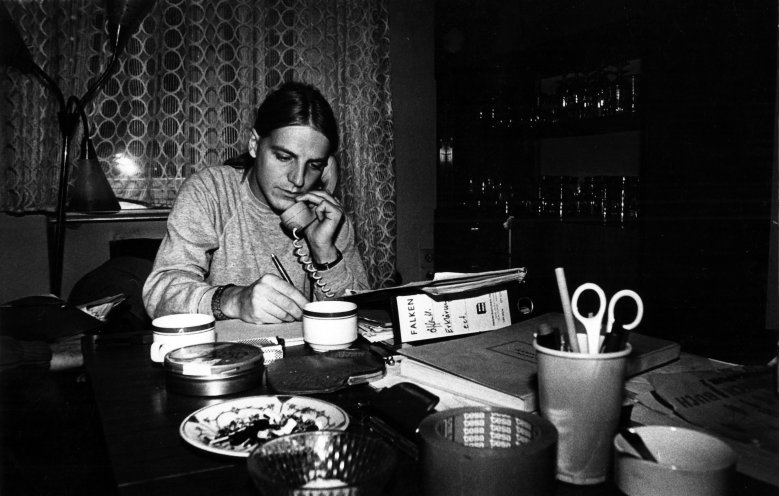Klaus Kupler am Kontakttelefon im Gemeindehaus der Gethsemanekirche (12. Oktober 1989). Quelle: Robert-Havemann-Gesellschaft