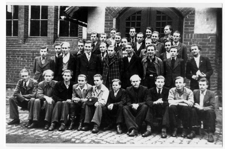 Die Schüler der 11. Klasse der Karl-Marx-Oberschule in Altenburg im Sommer 1949. Hans Joachim Näther ist noch nicht auf dem Bild, er kommt erst in der 12. Klasse dazu. Quelle: Robert-Havemann-Gesellschaft / RHG_Fo_HAB_20035