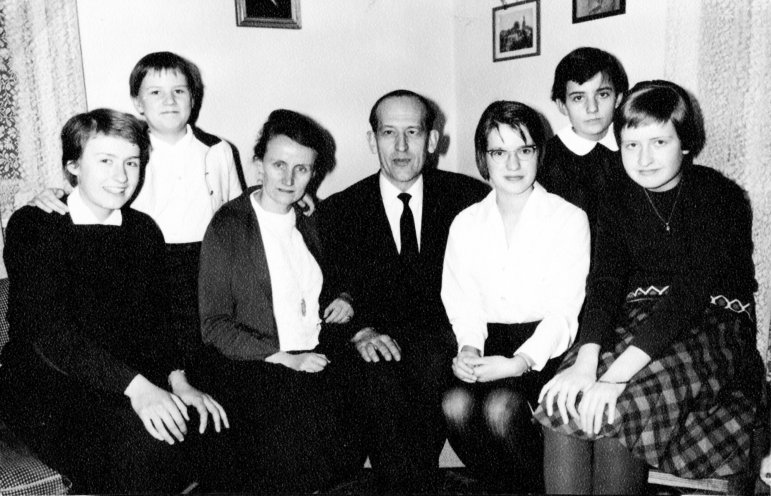 Hildegart Becker (ganz links) mit ihrer Familie im Dezember 1965. Quelle: Robert-Havemann-Gesellschaft