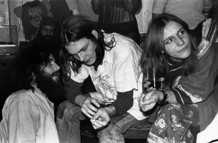 Matthias Domaschk und Renate Groß im Februar 1977 während des Faschings in der Jungen Gemeinde. Quelle: Robert-Havemann-Gesellschaft/Hans-Helmut Kurz