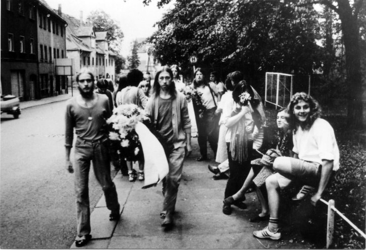 Die Friedensgemeinschaft Großhennersdorf bei der Kranzniederlegung in Zittau, Pfingsten 1983. Quelle: Umweltbibliothek Großhennersdorf