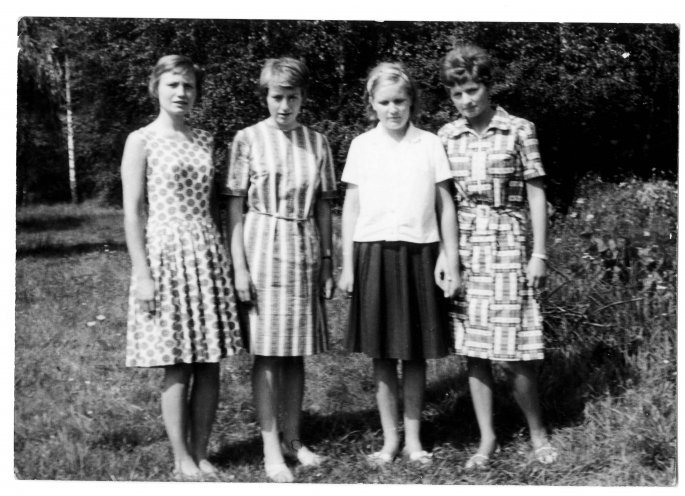 Evangelische Rüstzeit im Sommer 1966 in Hirschluch. Ganz links die tschechische Freundin Jana, rechts daneben Hildegart Becker. Quelle: Robert-Havemann-Gesellschaft