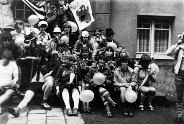 Abschlussfeier der Abiturklasse von Evelyn Zupke 1980. Quelle: Robert-Havemann-Gesellschaft / RHG_Fo_HAB_15233