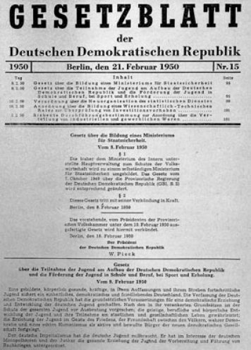 Die Stasi als „Schild und Schwert der Partei“: Unter Anleitung sowjetischer Geheimdienstoffiziere wird am 8. Februar 1950 das Ministerium für Staatssicherheit (MfS) gegründet, das wichtigste innenpolitische Repressionsinstrument der SED. Erster...