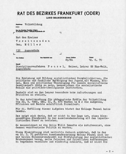 Trotz seiner Verurteilung und der Relegierung von der Schule kann Rainer Penzel das Abitur nachholen und Lehrer werden. Die Vergangenheit holt ihn aber wieder ein: Am 18. Juni 1970 wird ein Disziplinarverfahren gegen ihn eröffnet. Der Vorwurf: Es fehle...