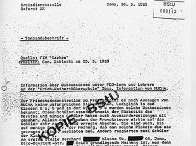 Tonbandabschrift: Ein Stasi-Spitzel protokolliert Diskussionen unter FDJlern und Lehrern an der Erich-Weinert-Oberschule in Jena.