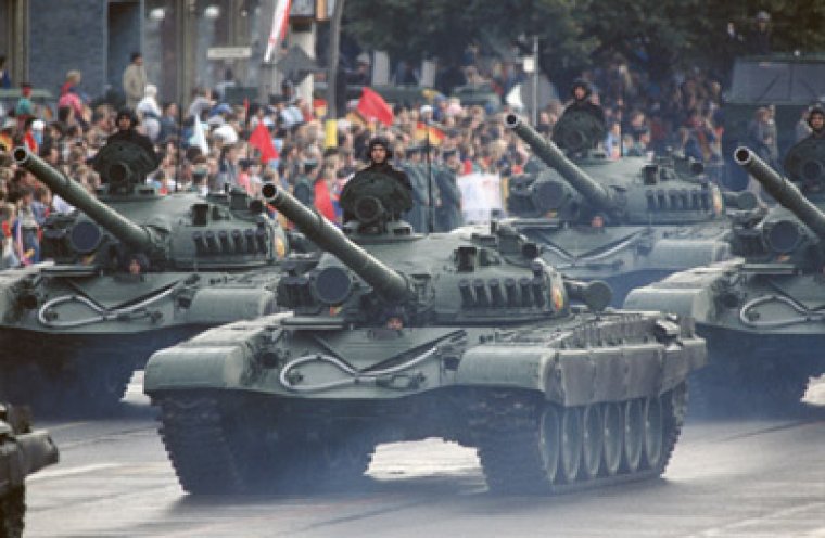 Militärparade anlässlich des 40.Jahrestages der Gründung der DDR.