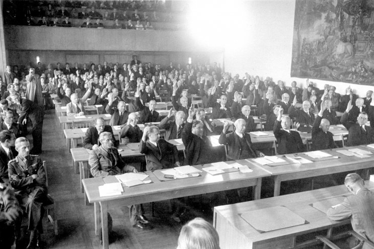 Für Freiheit und Menschenrechte: Am 1. September 1948 konstituiert sich in der Pädagogischen Akademie in Bonn der Parlamentarische Rat. Die von den elf westdeutschen Landtagen gewählten 65 Abgeordneten und die fünf nicht stimmberechtigten Mitglieder...